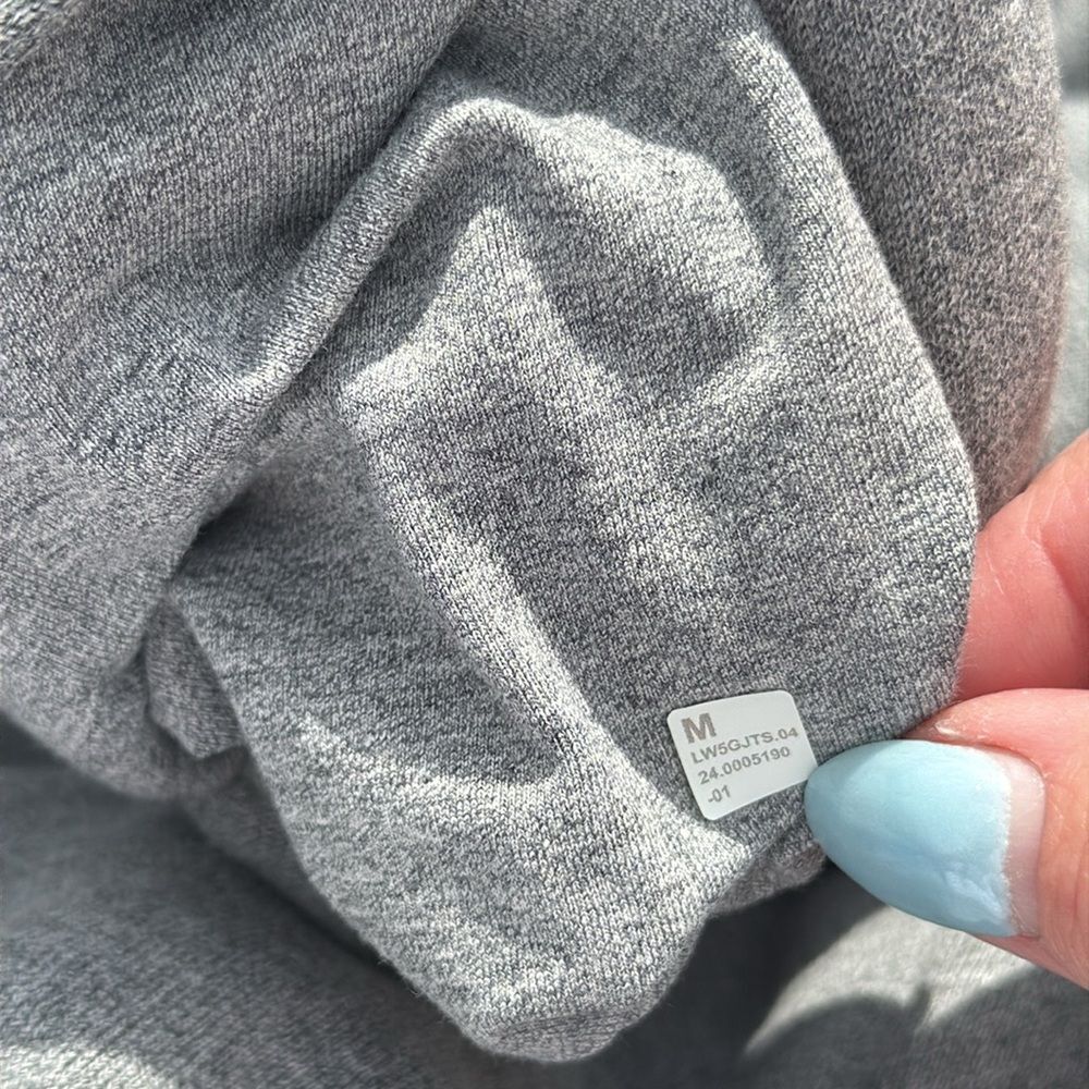 Lululemon Scuba Mid-Rise Oversized Cargo Jogger Heathered Grey size Medium NWT - Picture 6 of 7